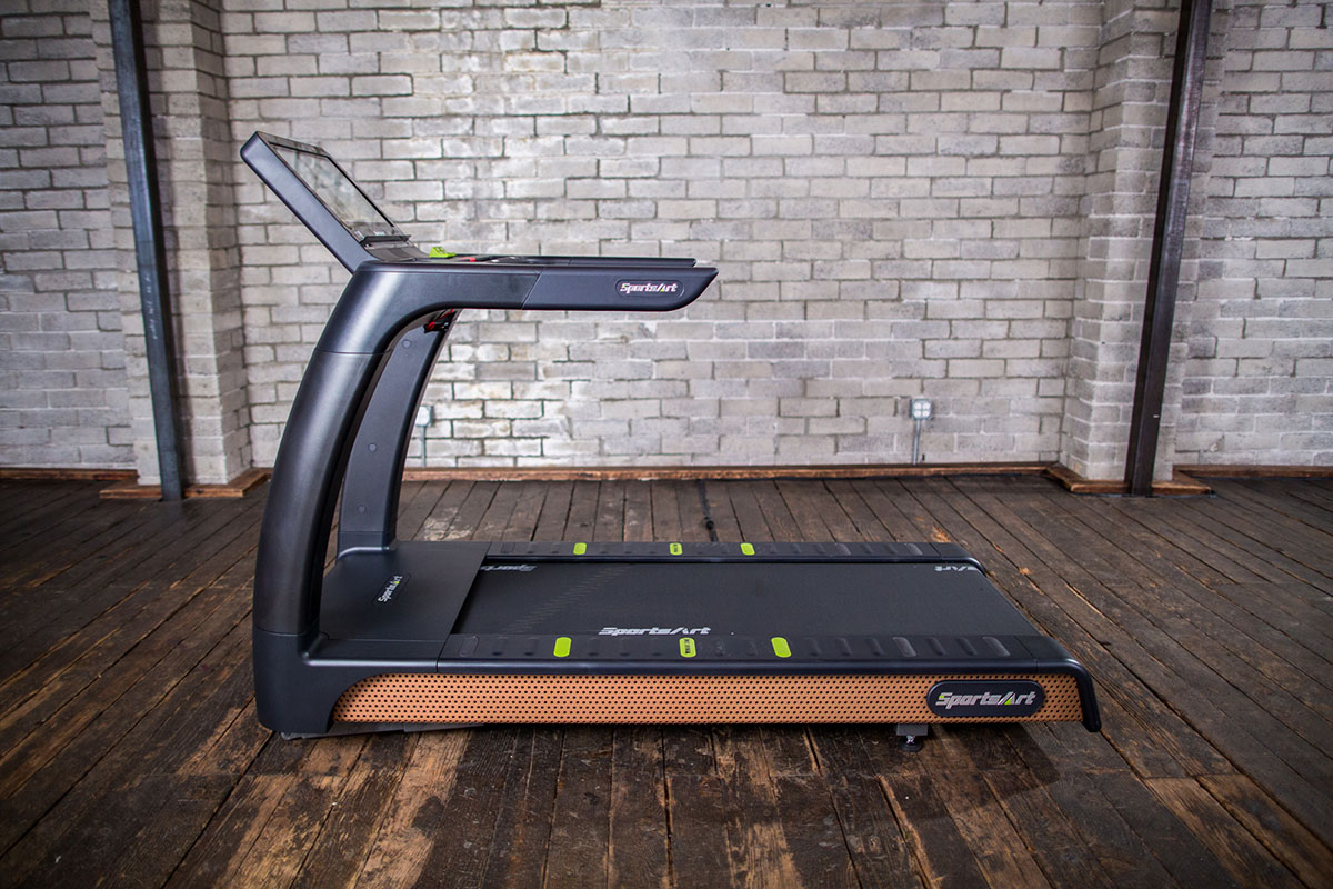 SportsArt T676 Status Treadmill 19 Senza Touchscreen