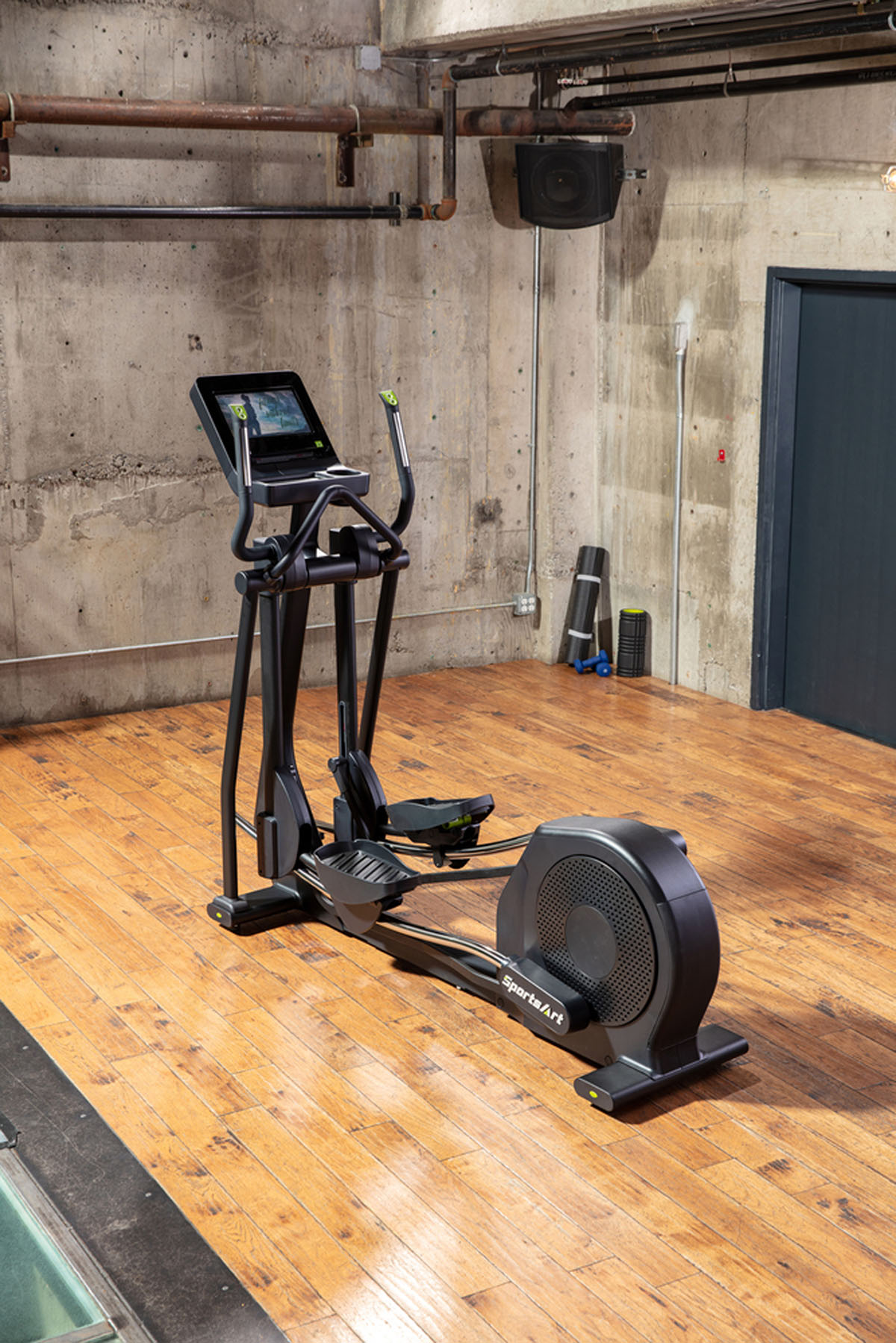 SportsArt E874 Elite Elliptical 13 Senza Touchscreen